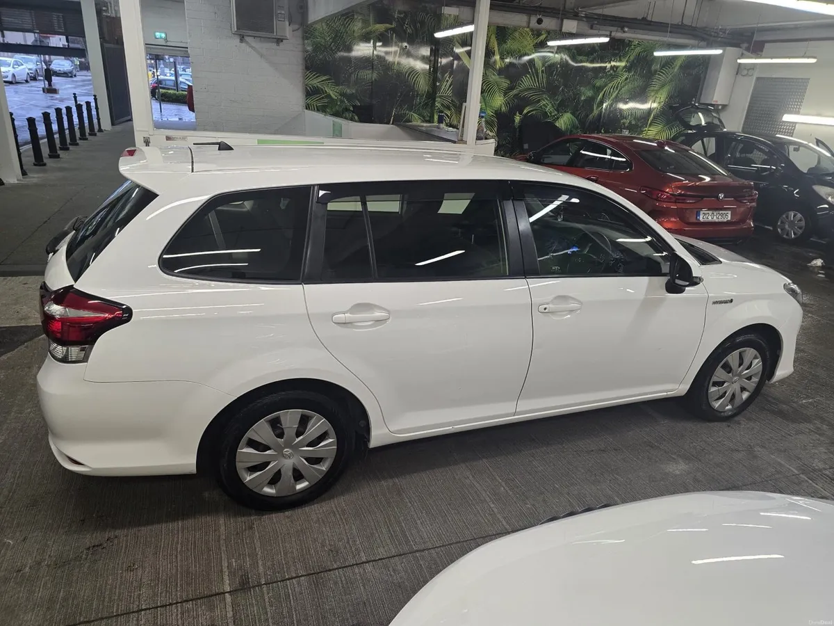 Automatic 2016 Toyota Corolla - Image 4