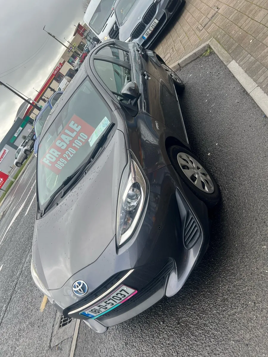 Toyota Aqua Hybrid - Image 2