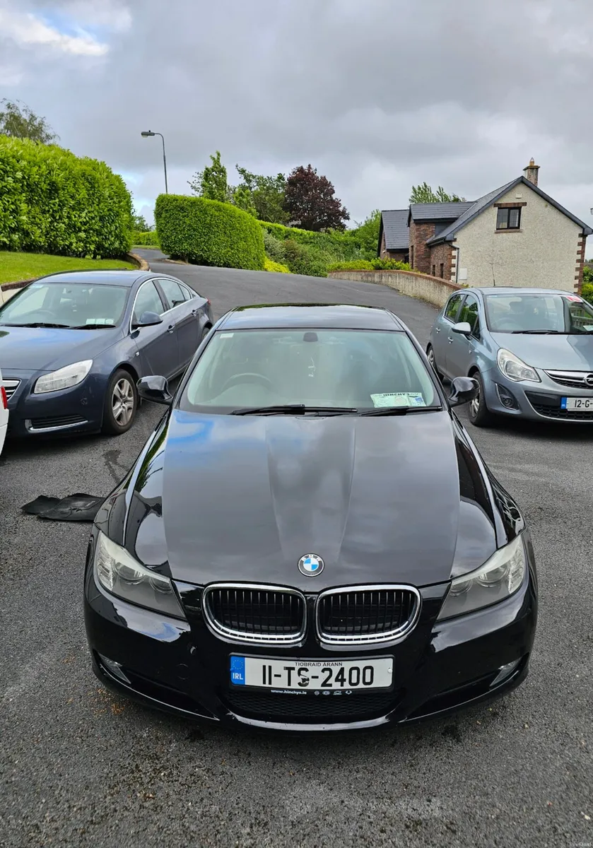 BMW 3 Series 2011 - Image 3