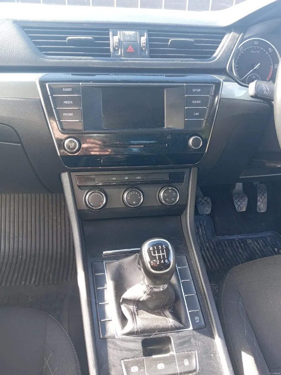 Skoda Superb 2016 - Image 2