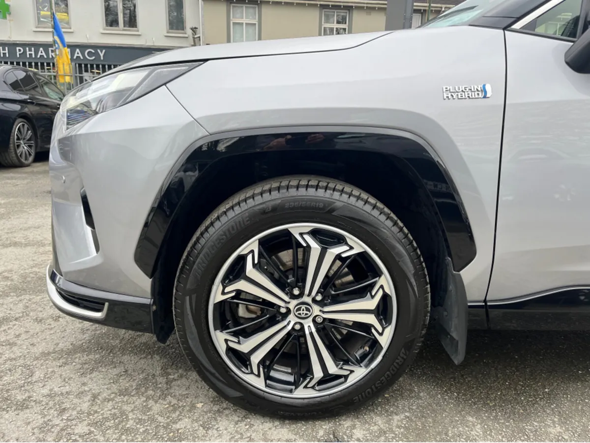 Toyota RAV4 2.5i PHEV SPORT - Image 4