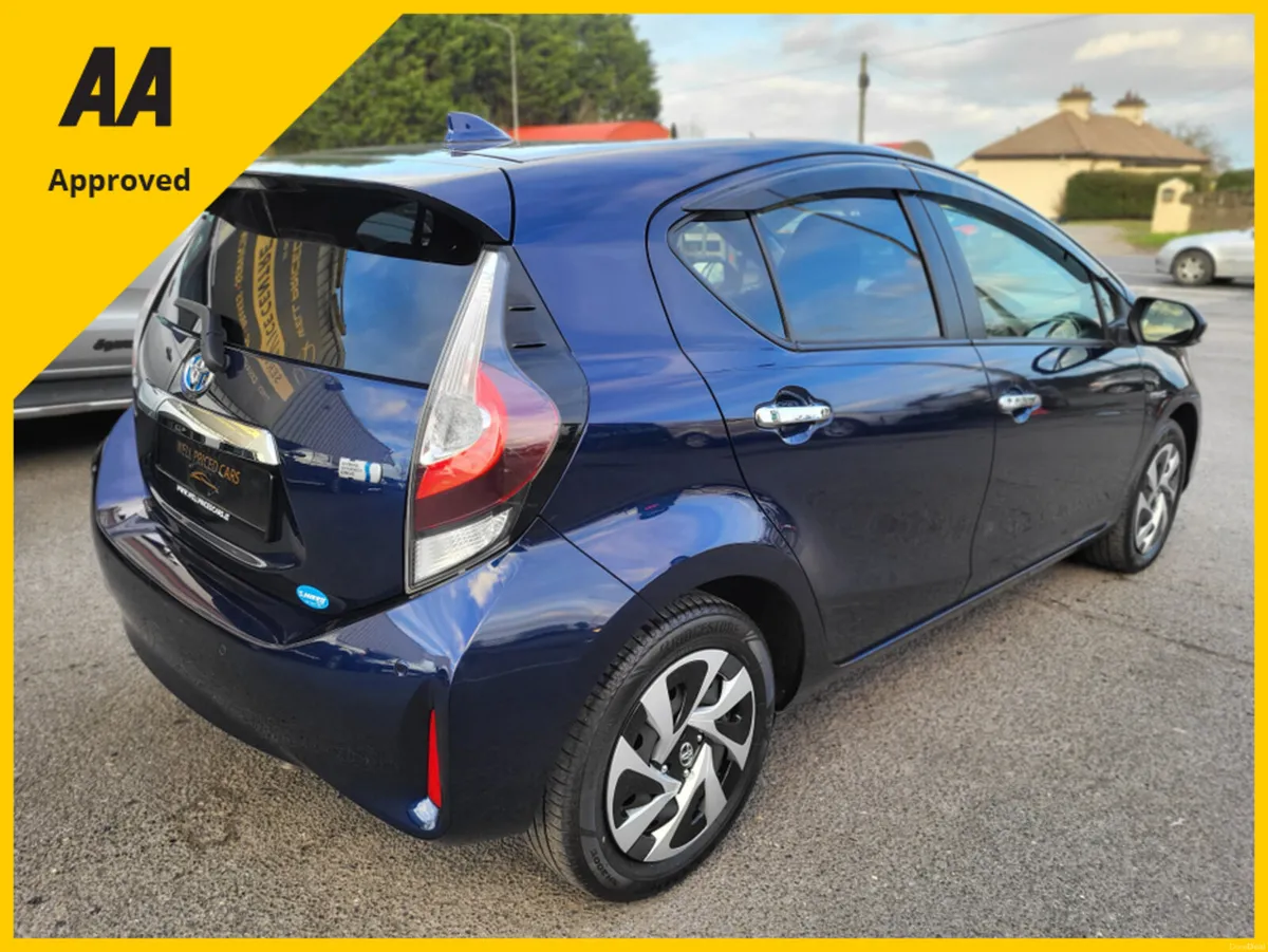 Toyota Aqua DAA-NHP10 - Image 2