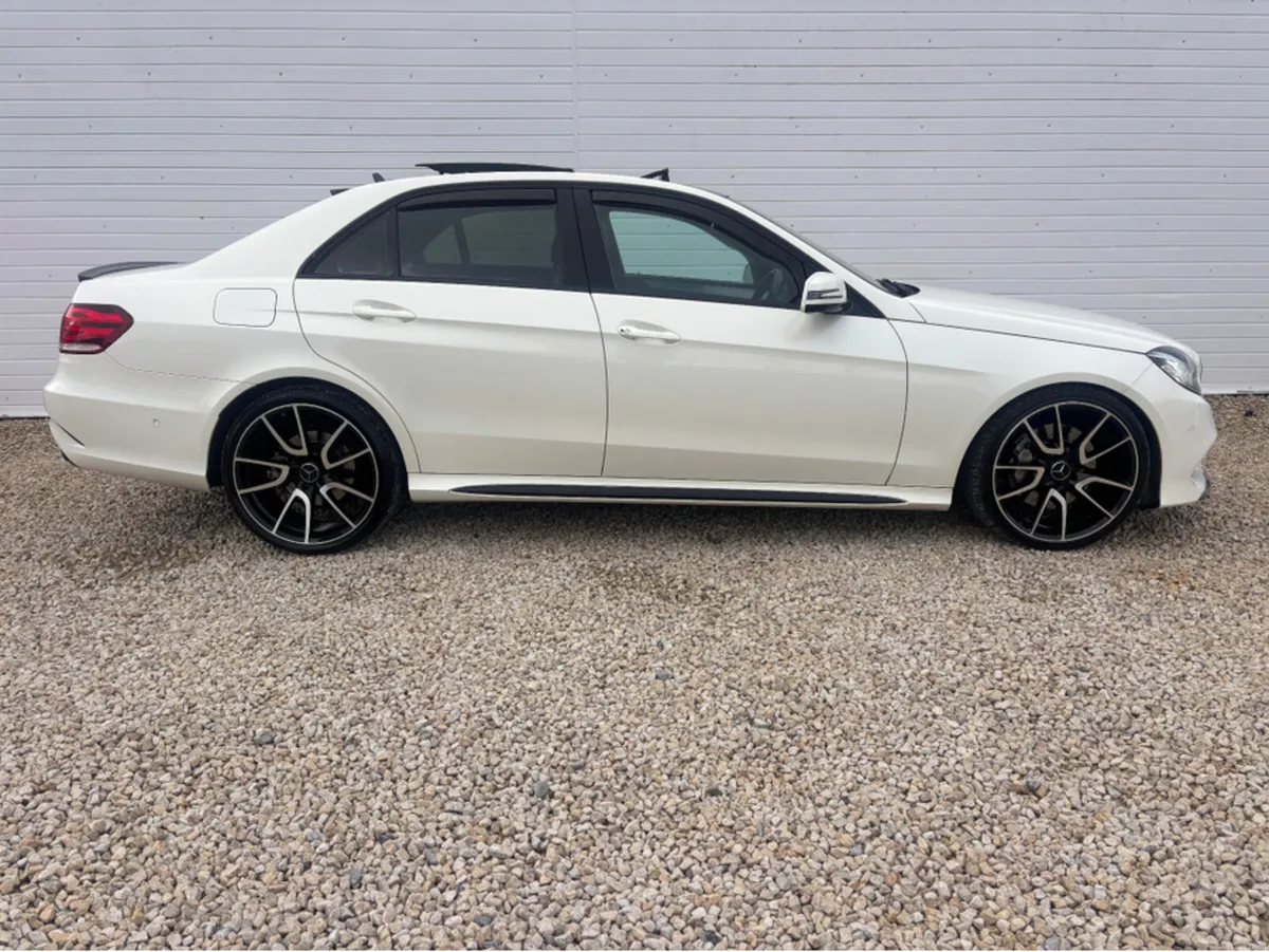 Mercedes-Benz E-Class E350 AMG PREMIUM AUTO - Image 4