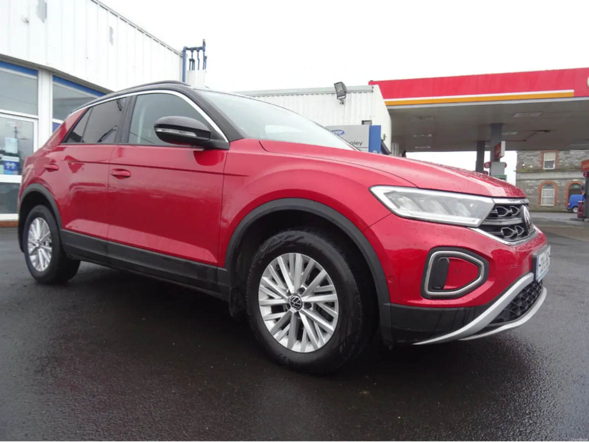 Volkswagen T-Roc LIFE 2.0 TDI MANUAL 6SPEED FWD 1 - Image 1