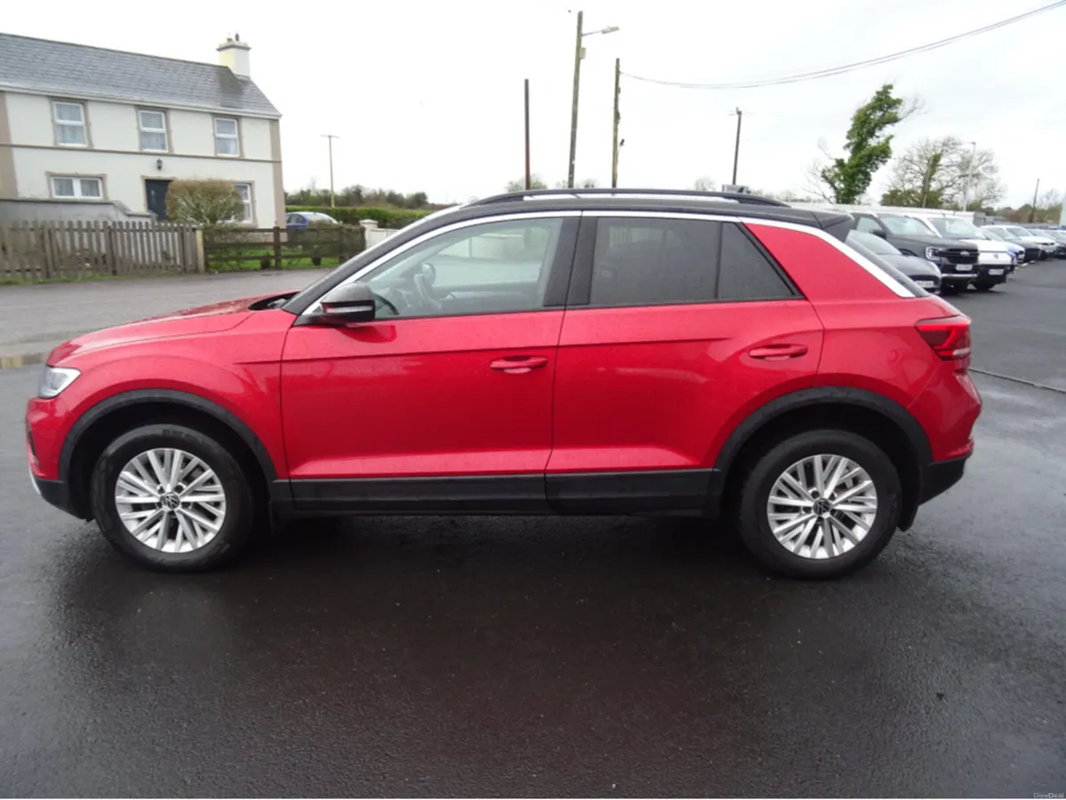 Volkswagen T-Roc LIFE 2.0 TDI MANUAL 6SPEED FWD 1 - Image 4