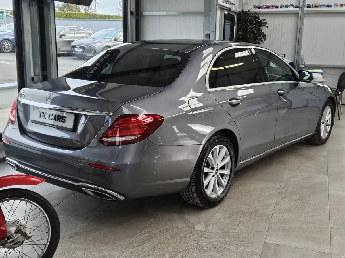 18 MERCEDES-BENZ E-CLASS AVANTGARDE AUTOMATIC - Image 3