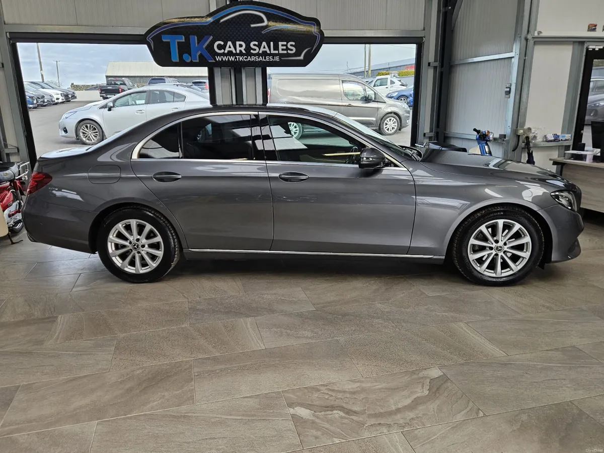 18 MERCEDES-BENZ E-CLASS AVANTGARDE AUTOMATIC - Image 2
