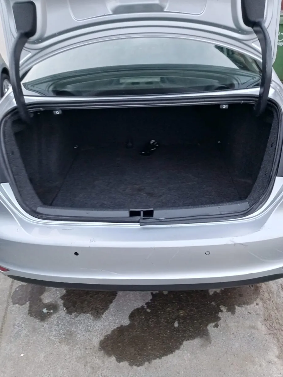 Volkswagen Jetta 1.6 Diesel - Image 4