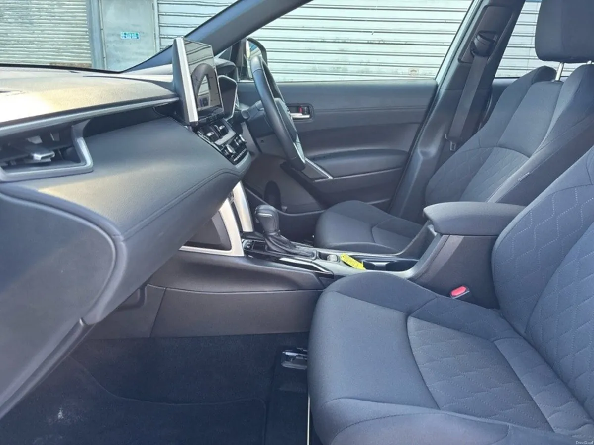 Toyota Corolla Cross 252 SPORT 1.8 HYBRID // REAR - Image 6