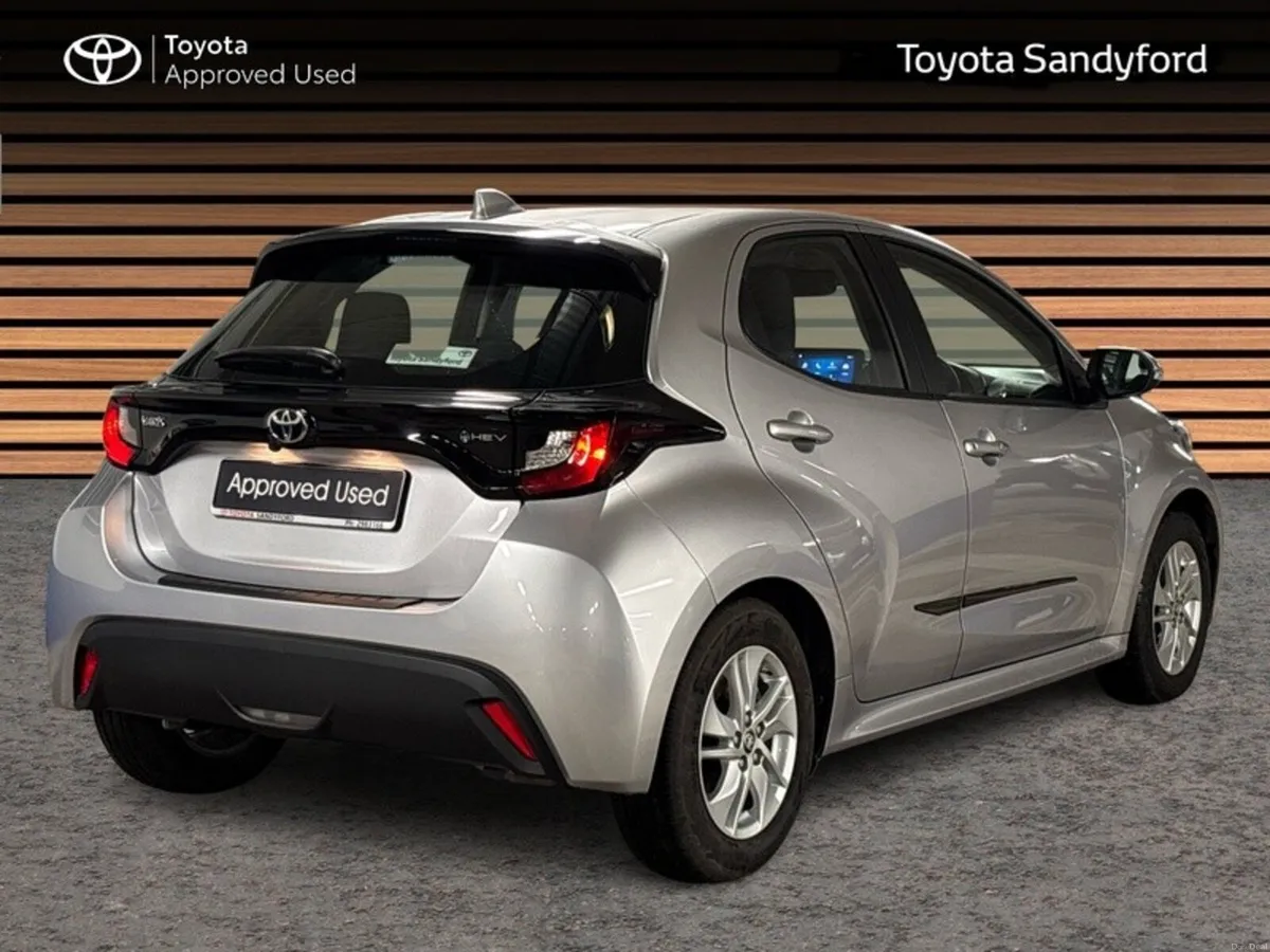 Toyota Yaris HYBRID LUNA // REAR CAMERA // TOYOTA - Image 2