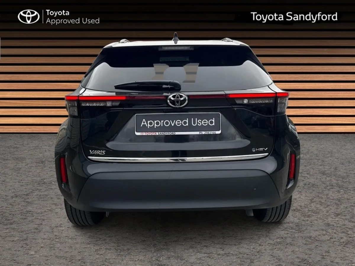 Toyota Yaris Cross LUNA SPORT // REAR CAMERA // SI - Image 4