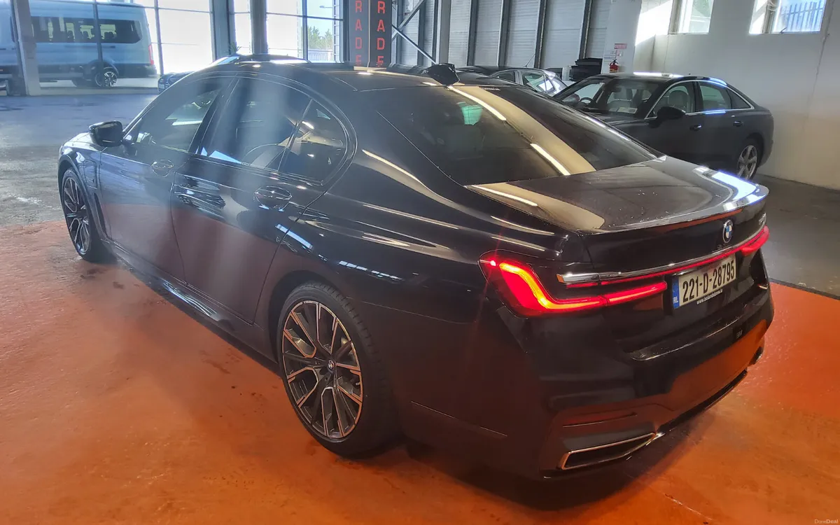 BMW 7-Series 2022 - Image 4