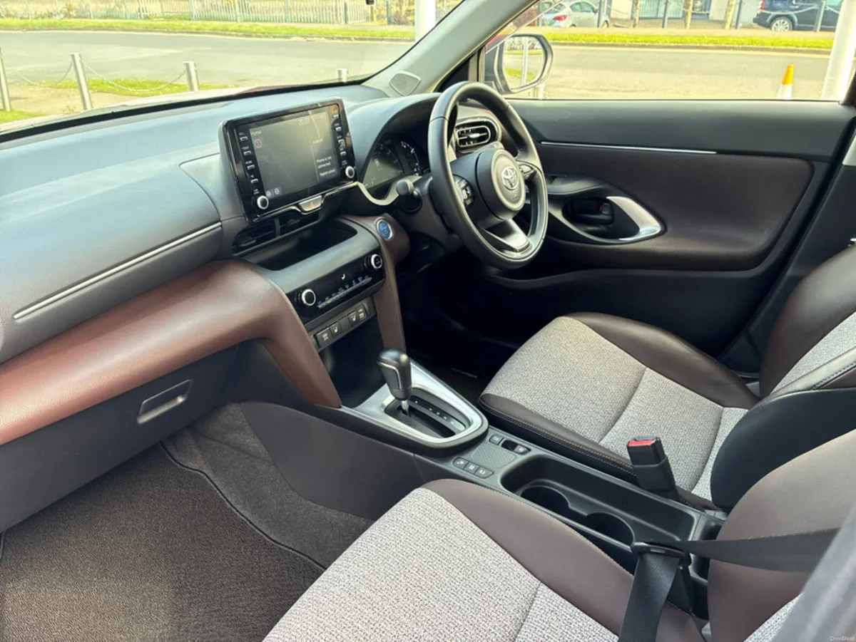 Toyota Yaris Cross 1.5L Petrol Hybrid Automatic - Image 3