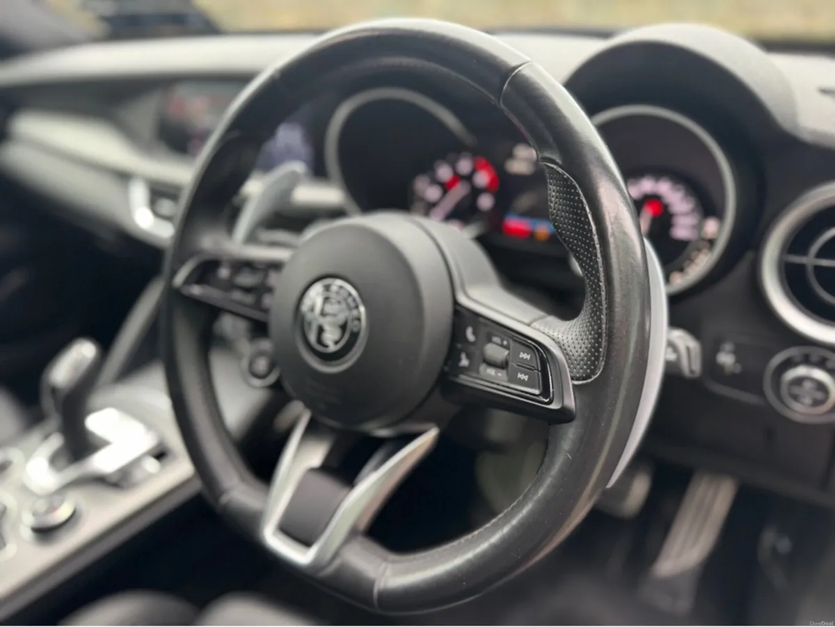 Alfa Romeo Stelvio VELOCE 2.2JTD 210HP AW AWD AUTO - Image 6