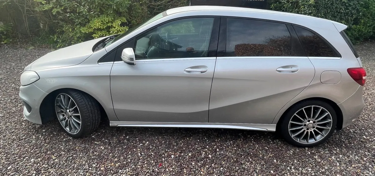 Mercedes-Benz B-Class 2015 - Image 1