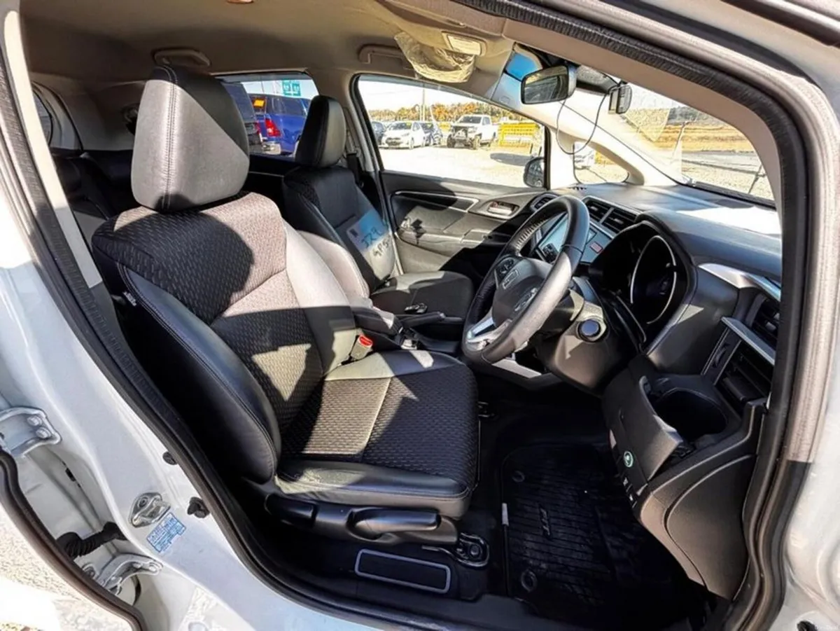 Honda Fit L Package 162 1.5 Hybrid - Image 2