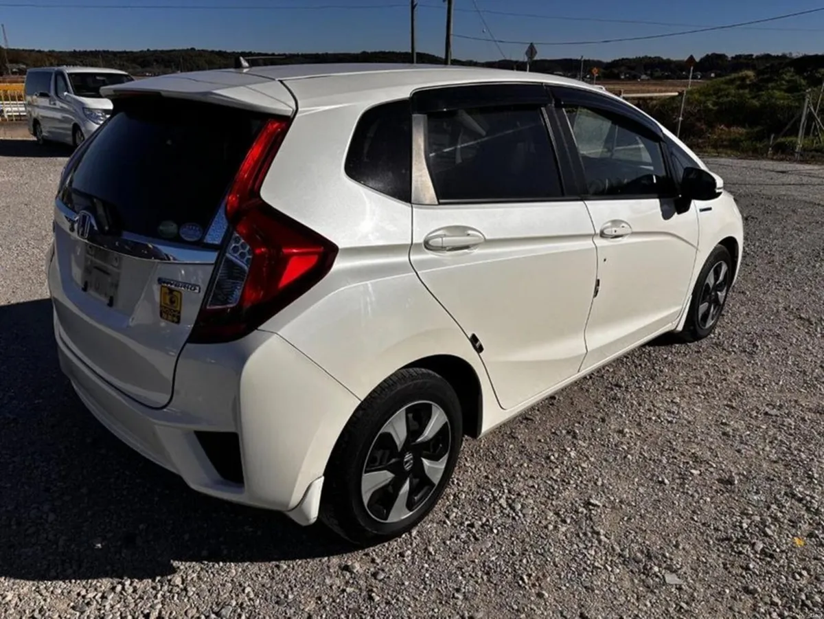 Honda Fit L Package 162 1.5 Hybrid - Image 4