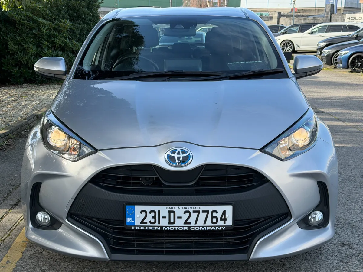 Toyota Yaris 2023..APPLE CARPLAY..REAR CAMERA - Image 4