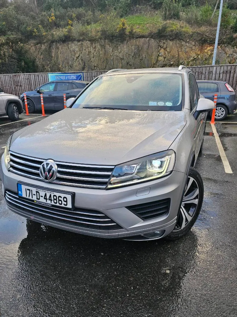 2017 Volkswagen Touareg 3.0 V6 TDI – Leather – Tow - Image 3