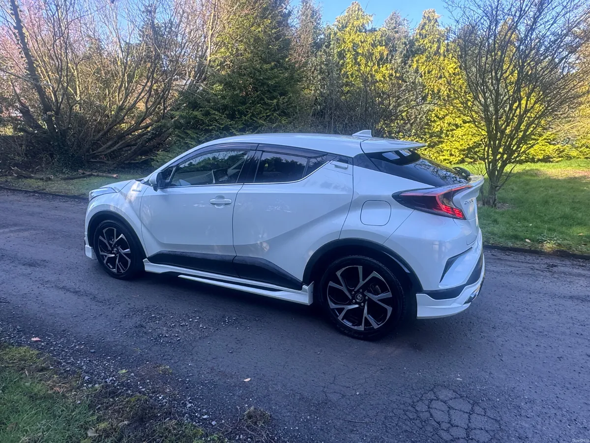 18 TOYOTA CHR 1.8 HYBRID SPORT - Image 3