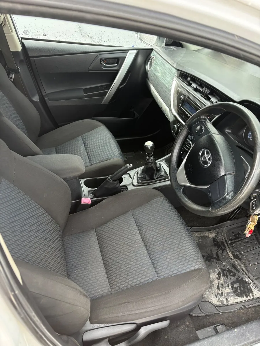 Toyota Auris 2014 - Image 4