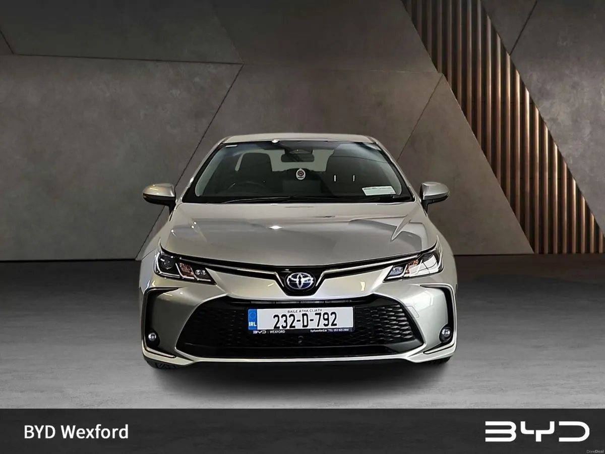 Toyota Corolla 1.8 Hybrid Luna Saloon - Image 2