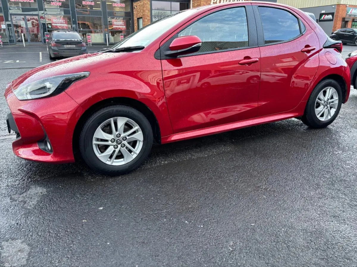2023 Toyota Yaris 1.5 Hybrid Luna - Image 3