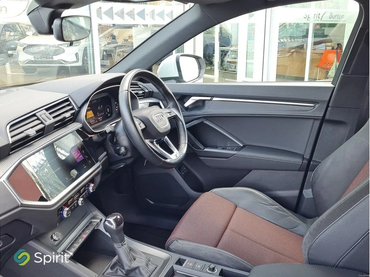 Audi Q3 SPORTBACK S-LINE BLACK ED HYBRID - Image 3