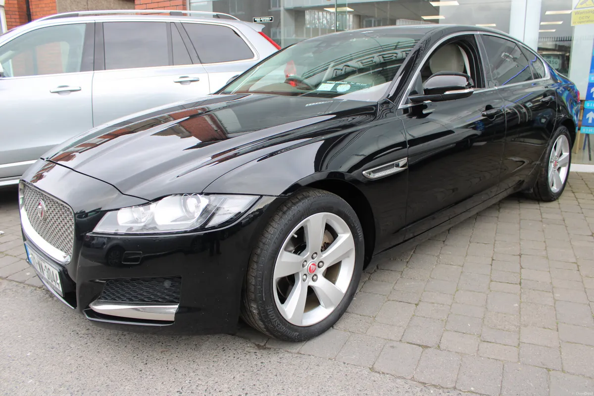 Jaguar XF 2.0 PORTFOLIO AUTO 2017 - Image 3