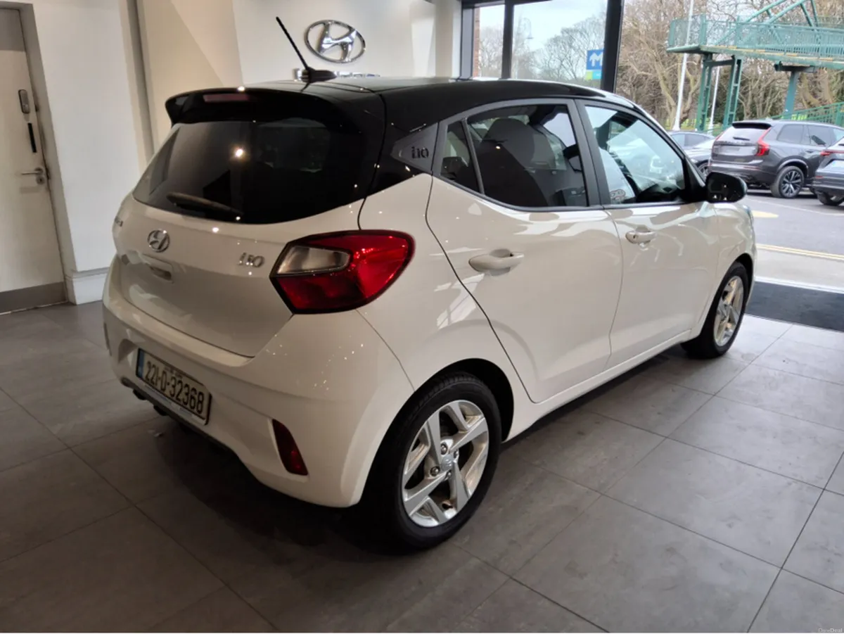 Hyundai i10 DELUXE PLUS 2 TONE ROOF ** ONLY 2000 K - Image 2