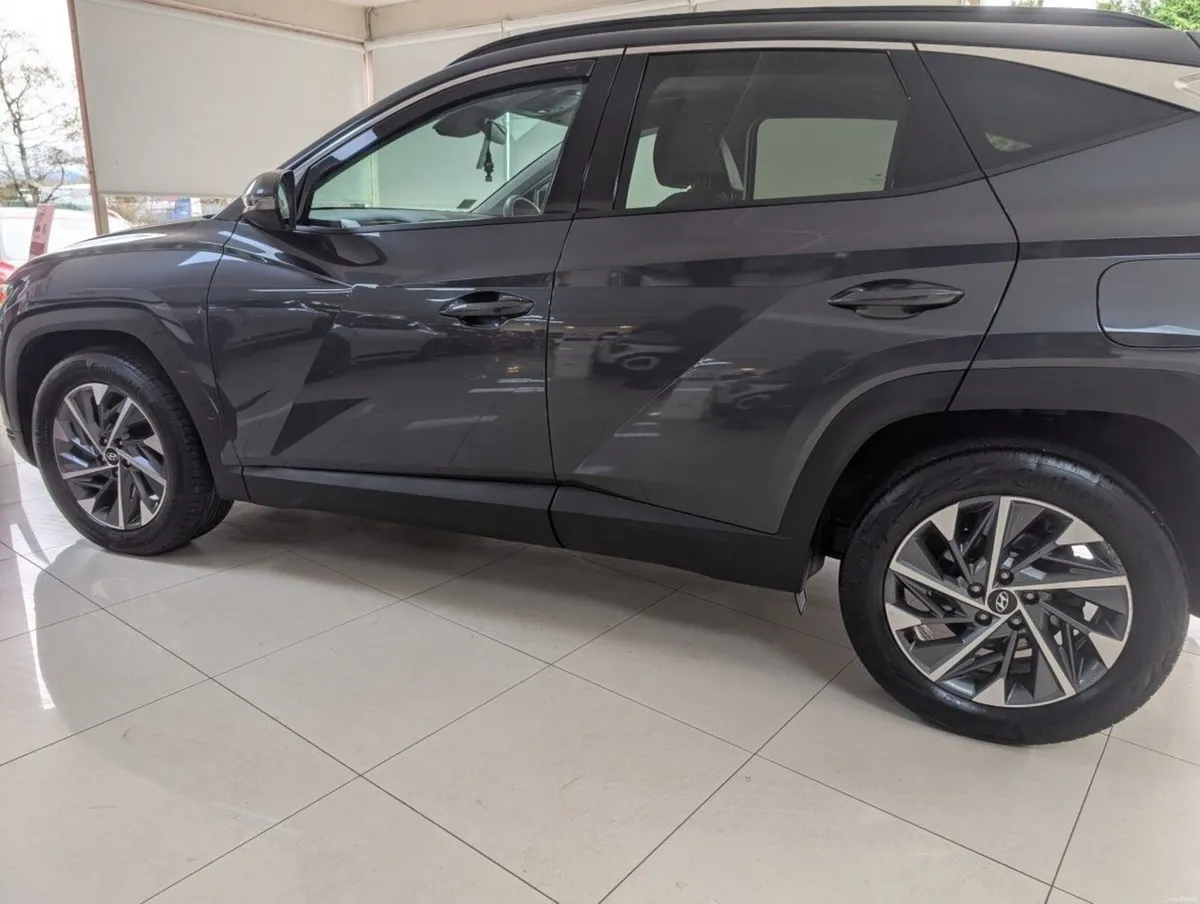 Hyundai Tucson Executive Plus 5dr - Image 2