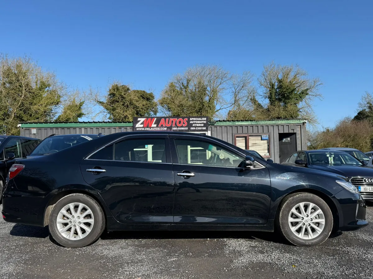 161 Toyota Camry  Hybrid 2.5 - Image 4