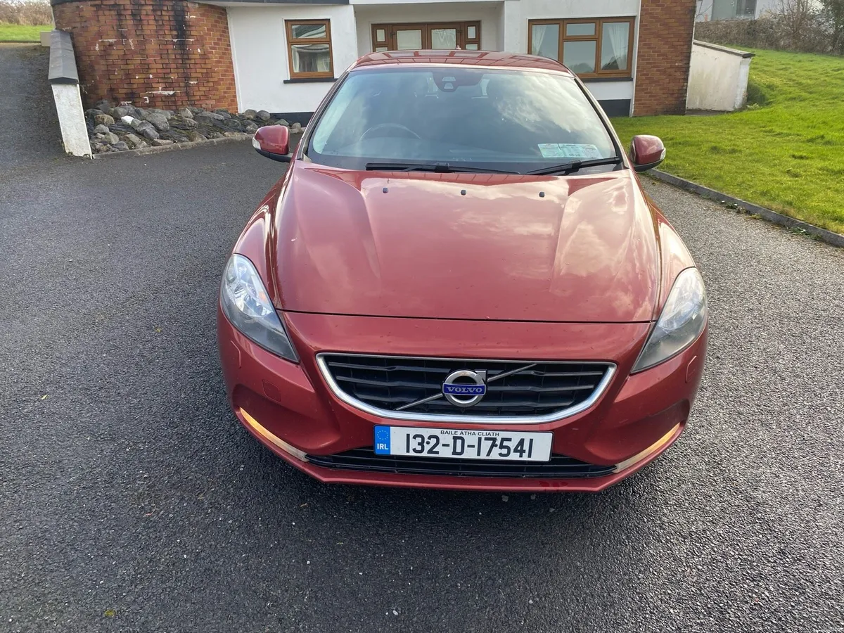 Volvo V40 D2 - Image 1