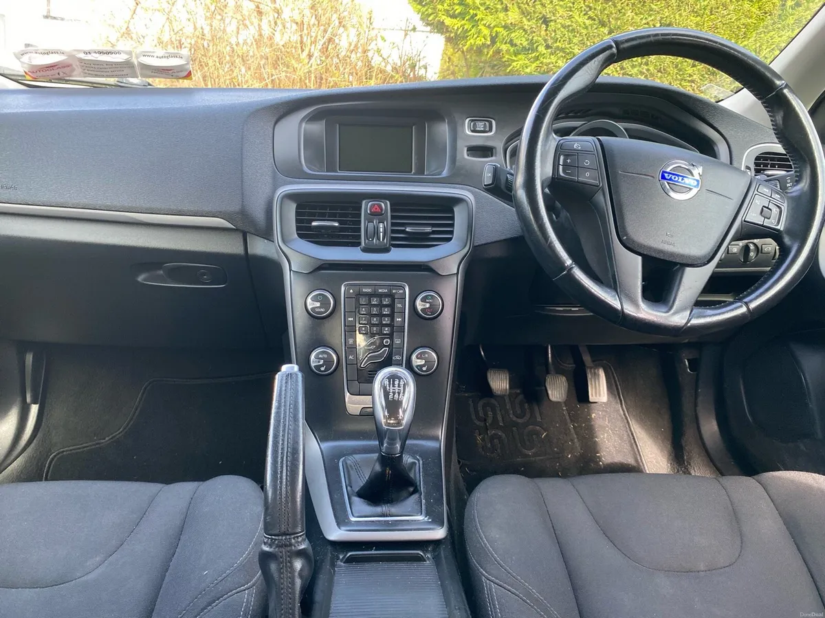 Volvo V40 D2 - Image 2