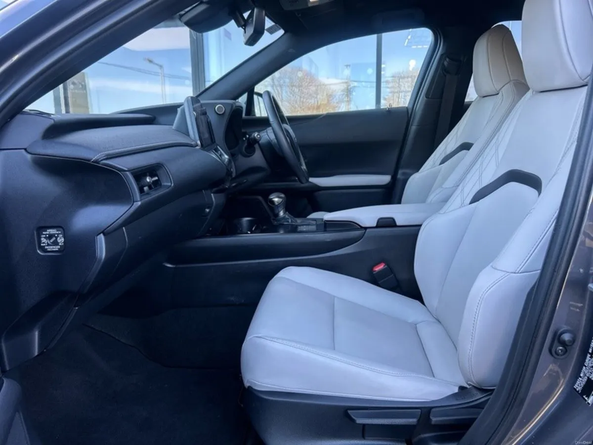 Lexus UX UX250h Dynamic - Image 2