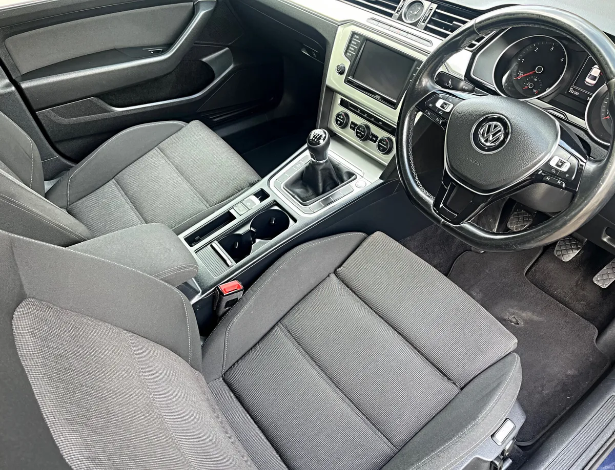 Volkswagen Passat Comfortline 1.6 TDI - Image 4