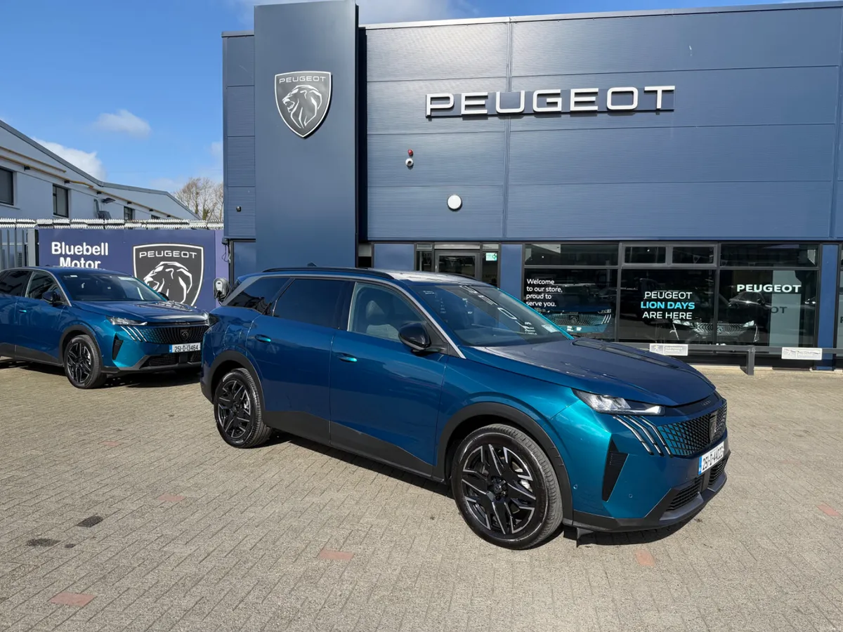2025Peugeot 5008 Allure Hybrid - Image 2