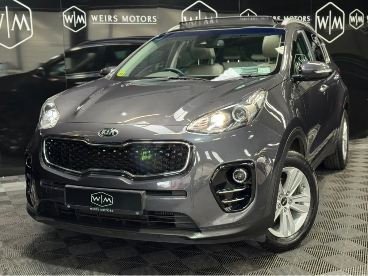 Kia Sportage PLATINUM SUNROOF LEATHER SEATS LOW MI - Image 2