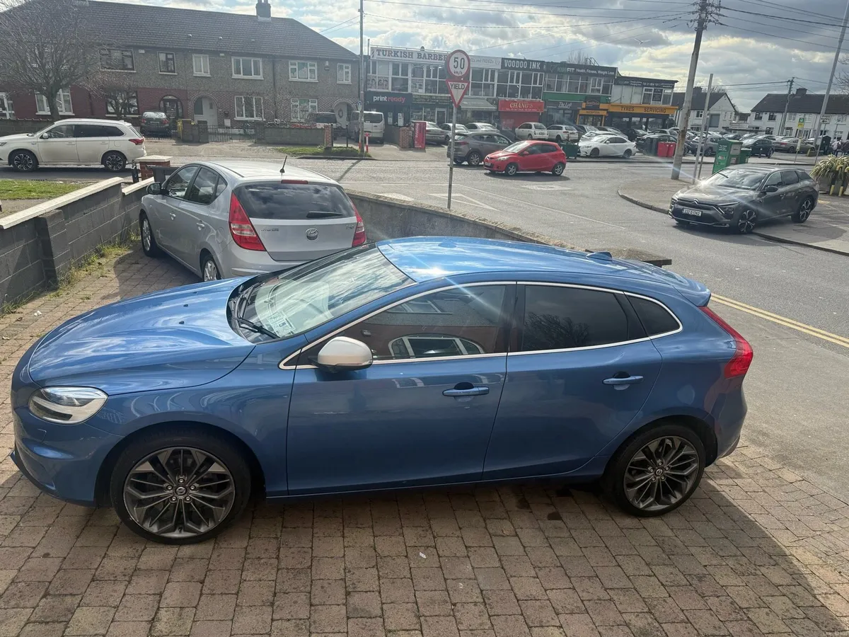 Volvo V40 D3 R-design 2.0 diesel NEW NCT - Image 3