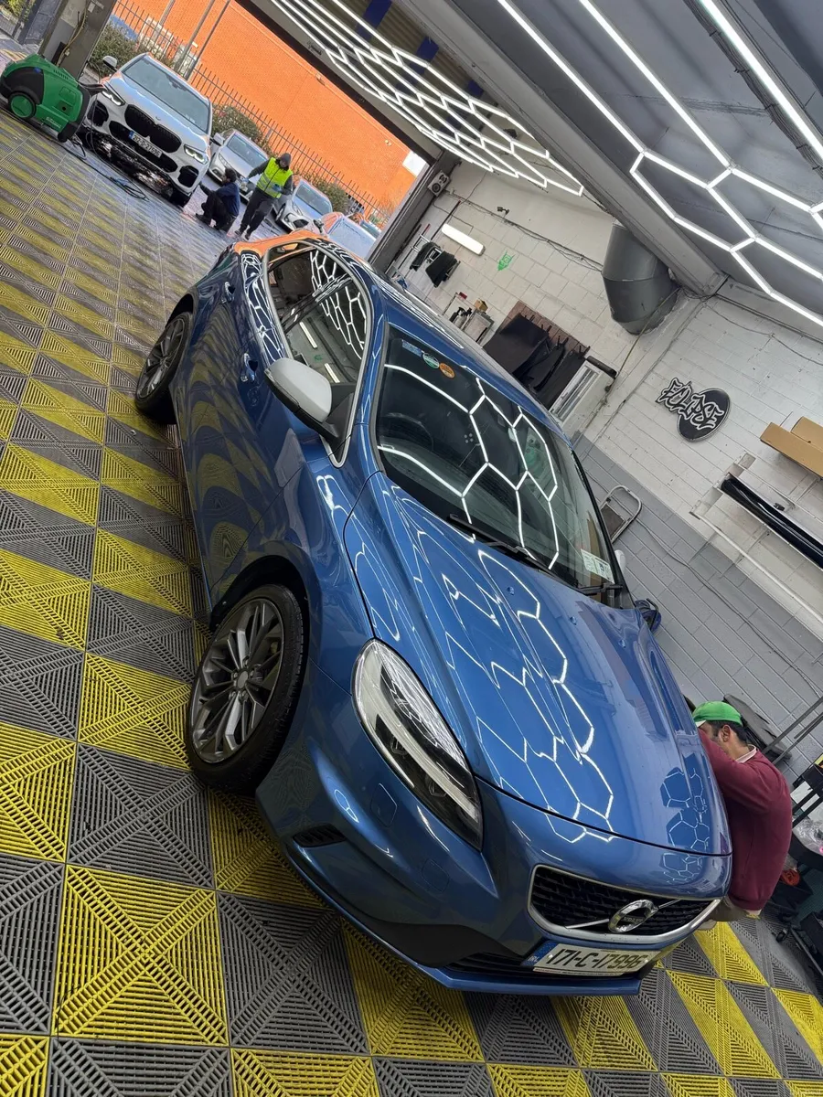 Volvo V40 D3 R-design 2.0 diesel NEW NCT - Image 2