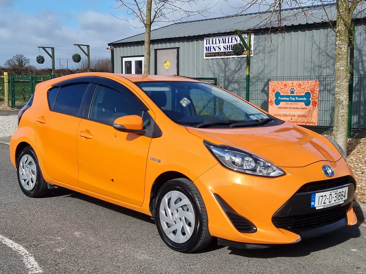 2017 TOYOTA AQUA hybrid automatic €6,990 - Image 1