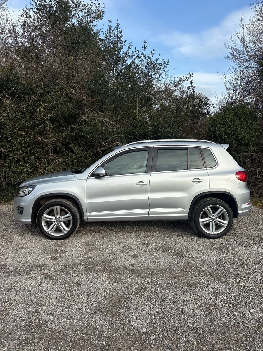 VW Tiguan R LINE Sunroof FSH - Image 3