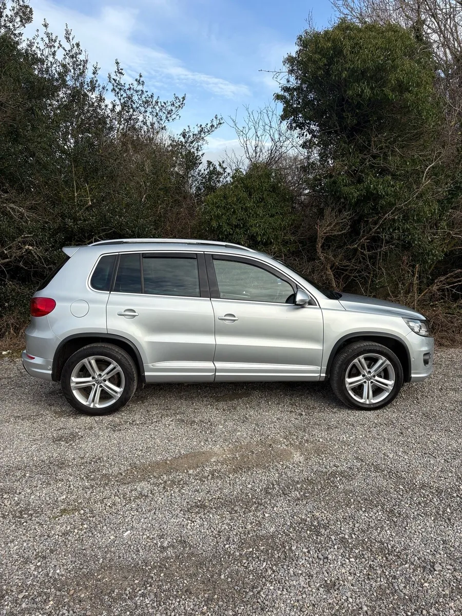 VW Tiguan R LINE Sunroof FSH - Image 4