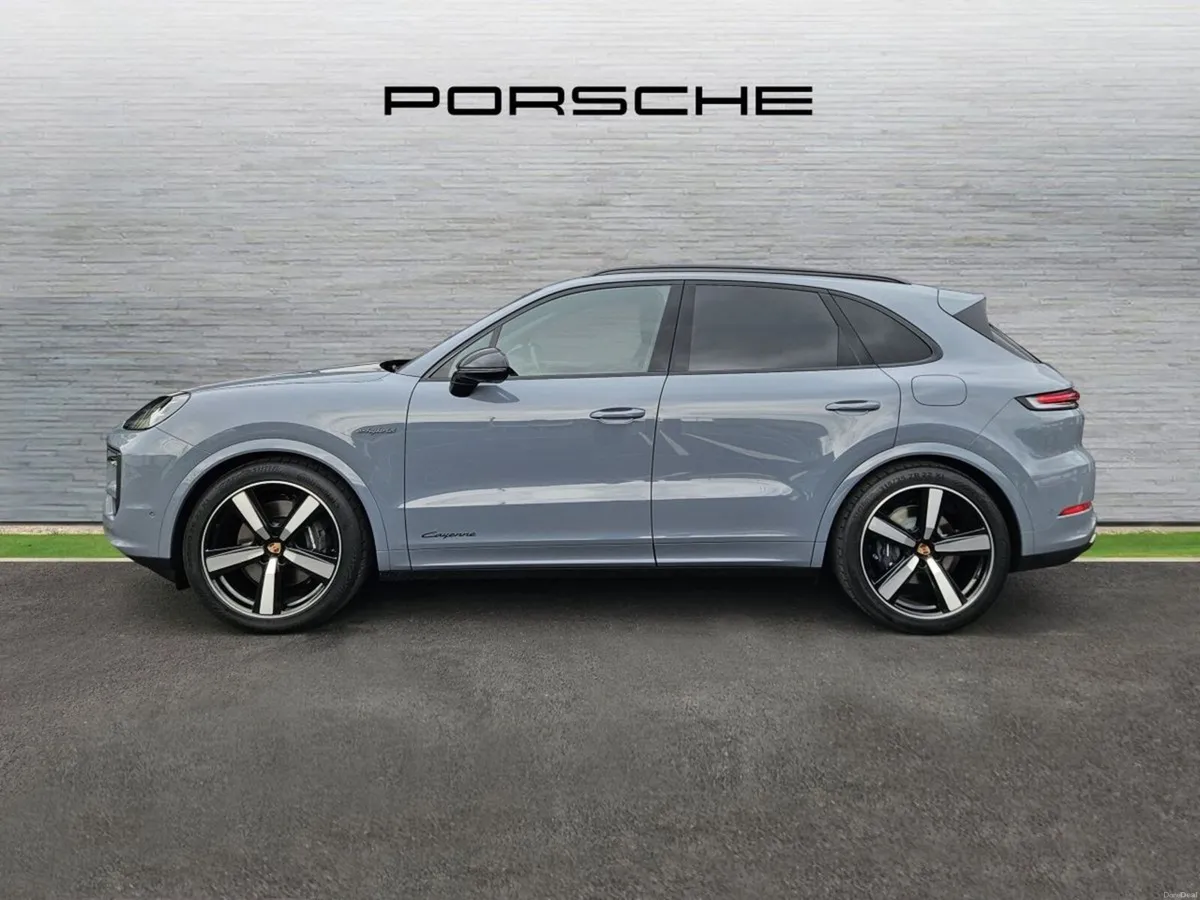 Porsche Cayenne E-Hybrid Black Edition - Image 2