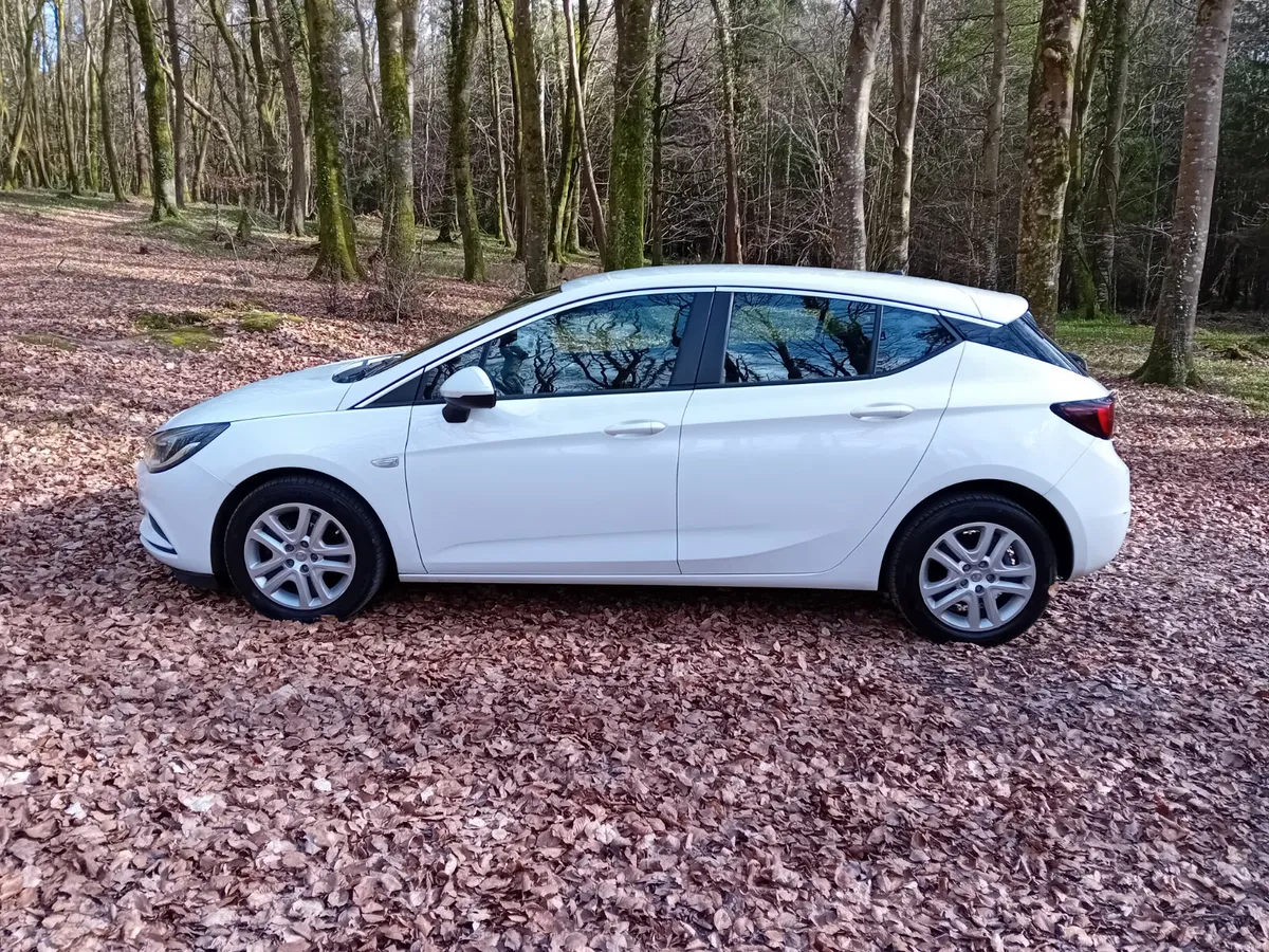 161 VAUXHALL ASTRA  1.6 CDTI DESIGN 5 DOOR - Image 4