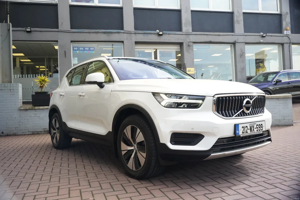 XC40 PHEV T4 197hp Insciption Exp AUTO - Image 1