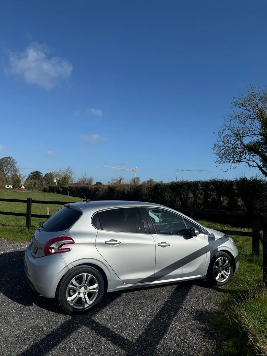 2012 Peogeot 208 1,4 petrol Allure model - Image 3
