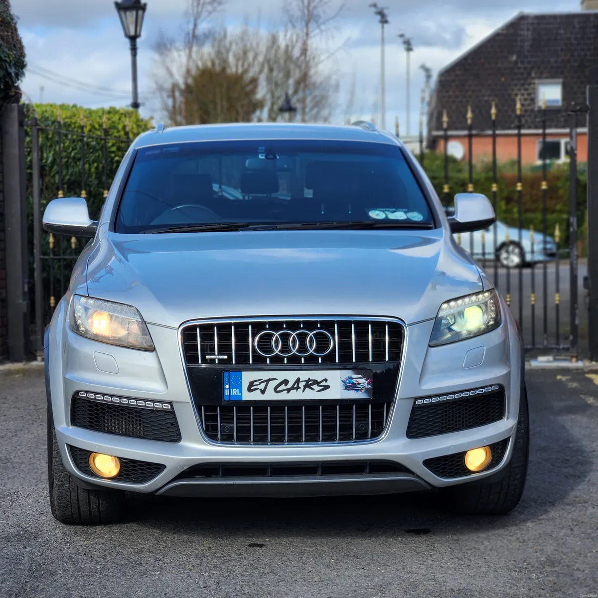 11 Audi Q7 S-line Crewcab 7 seats - Image 2