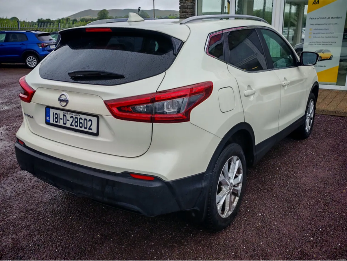 Nissan Qashqai 1.2 SV 18 4DR - Image 2