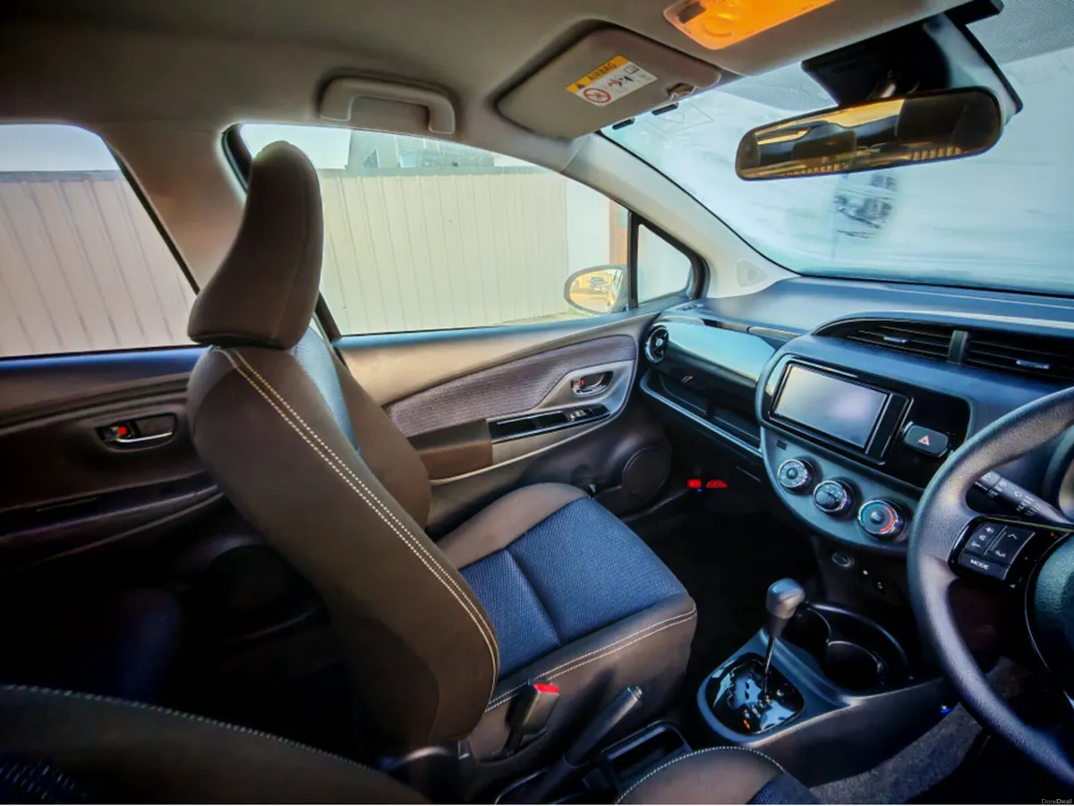 Toyota Yaris AUTO - Image 2